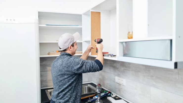 Choosing Custom Kitchen Cabinets That Survive Palm Beach Humidity