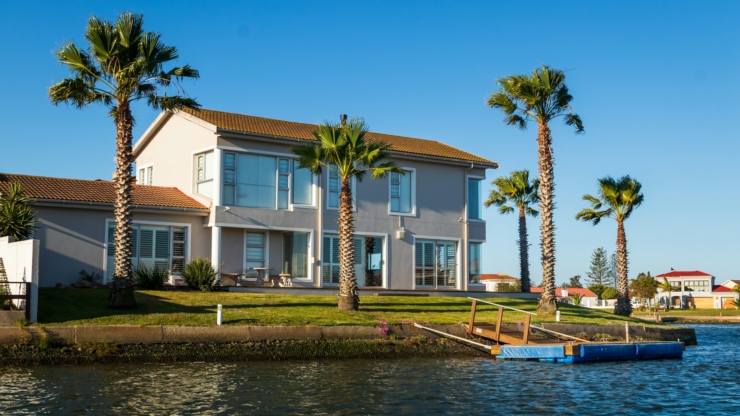 Why Waterfront Home Renovation in Palm Beach Demands Different Decisions